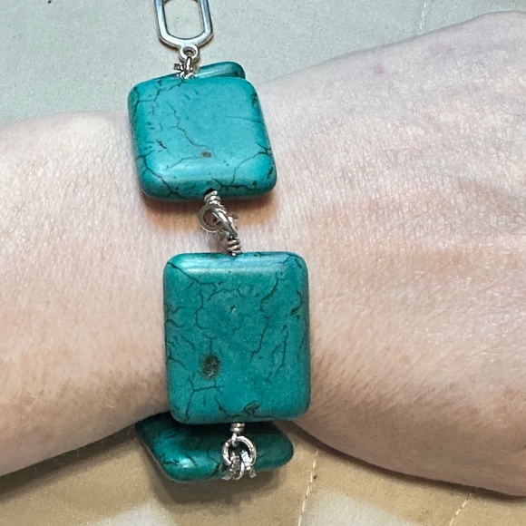 Green Howlite & silver toggle bracelet.  Large rectangular stones. - Picture 6 of 16
